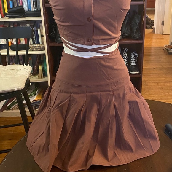 2pc Chocolate Halter and Pleated Skirt Junior Size Large! - Picture 6 of 10
